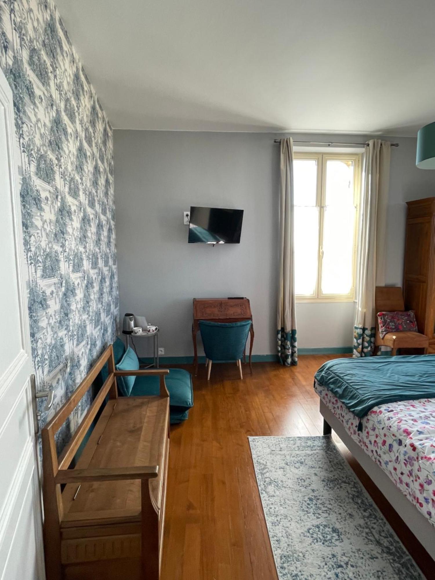 Aux Portes Des Iles Saint-Just-Luzac Room photo